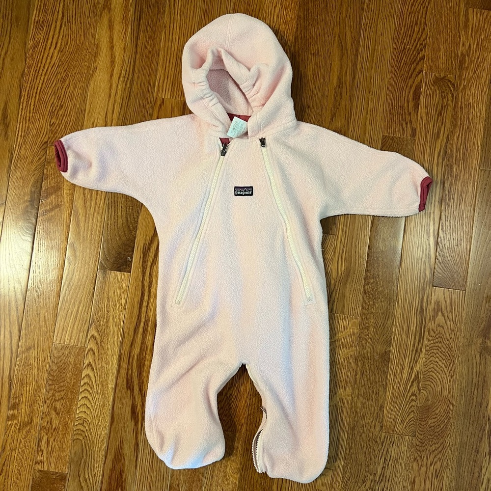 Patagonia baby fleece light pink outdoor onesie size 6M